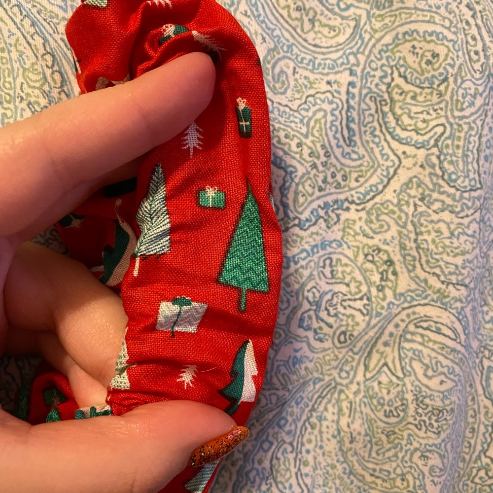 Handmade tree and present scrunchie - Picture 2 of 2
